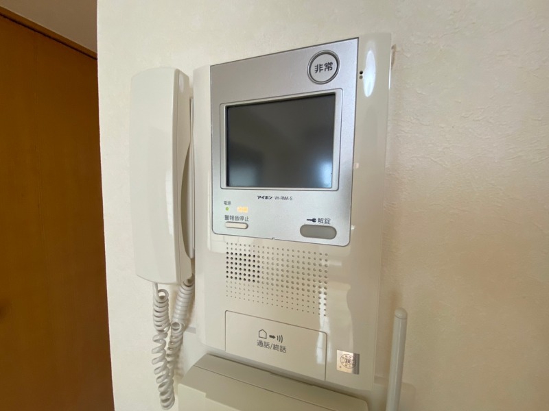 セキュリティ　ＴＶモニター付インターホンです。来客者の顔が見えるので安心！