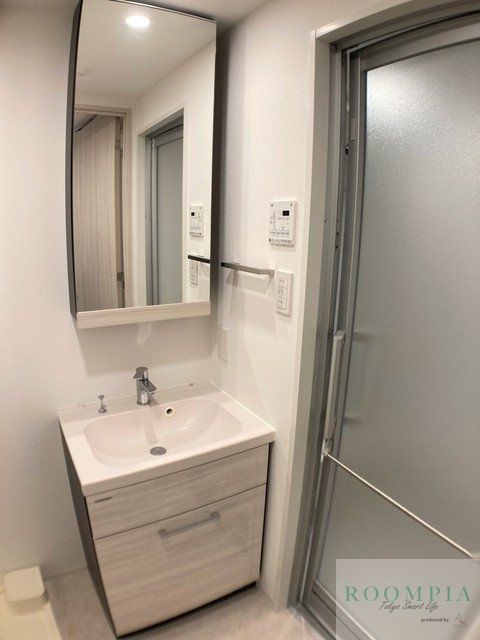 洗面設備　※同タイプの別のお部屋です。