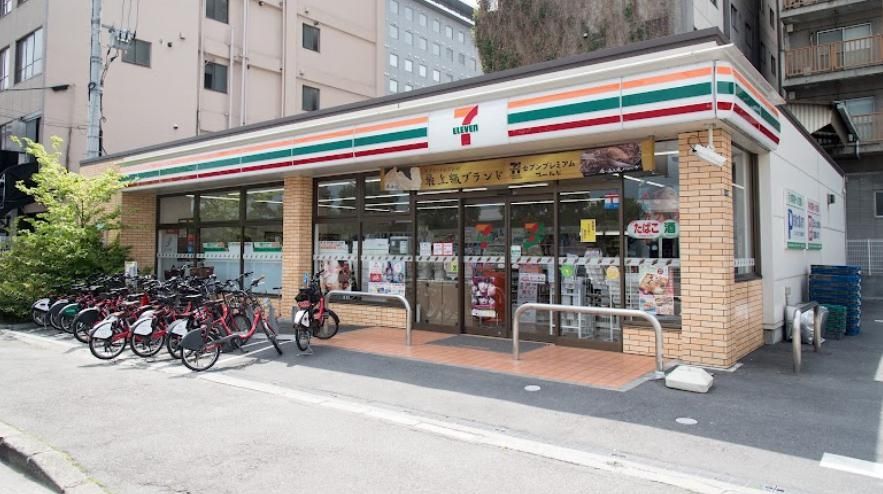 コンビニ　セブンイレブン（コンビニ）まで210m