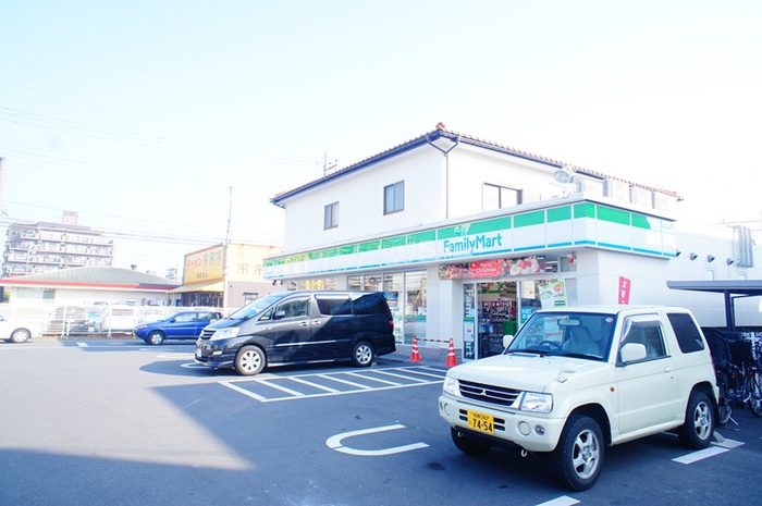 コンビニ　ファミリーマート相鉄さがみ野駅店（コンビニ）まで546m