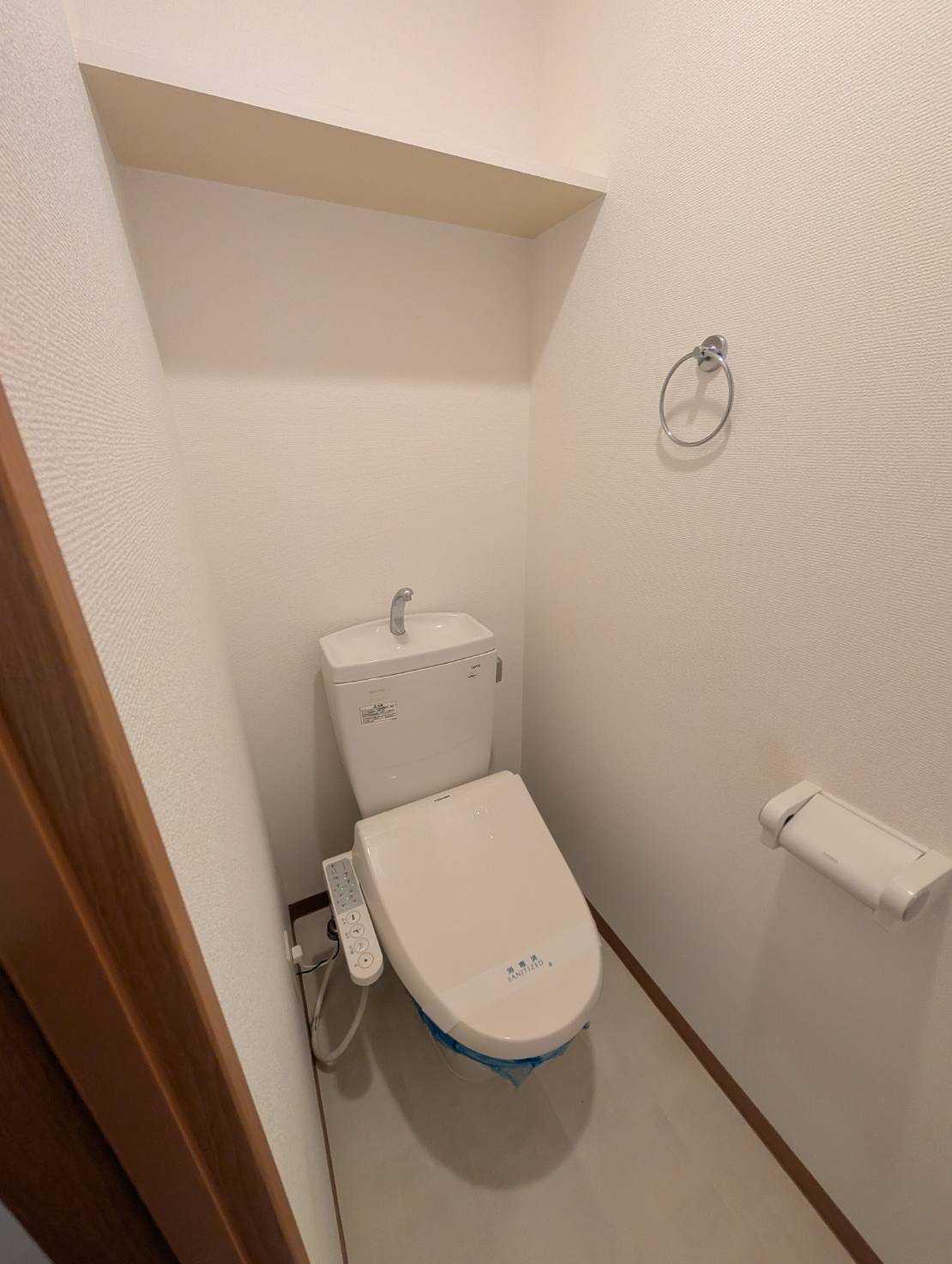 トイレ　他号室の写真になります。