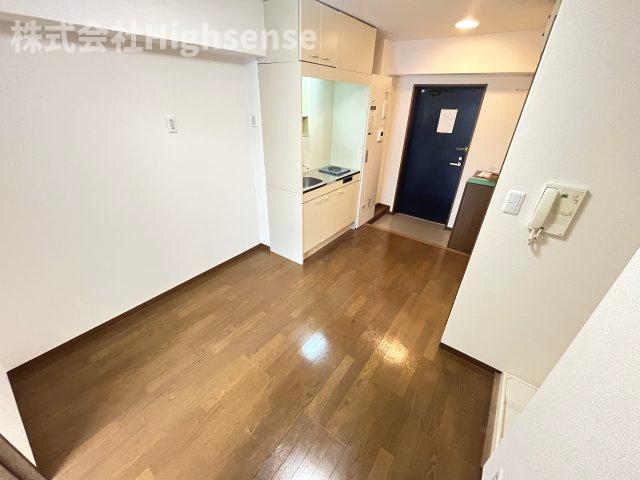 居室・リビング　こちらの居間で趣味の時間をお楽しみください