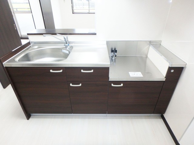 キッチン　※同建物の別のお部屋の写真です。