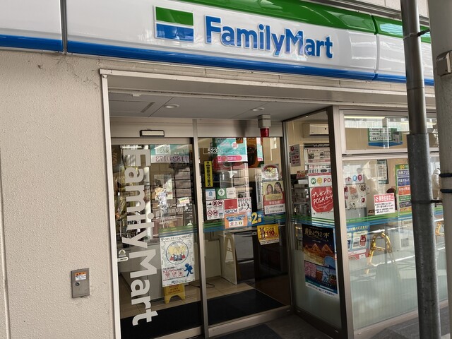 コンビニ　ファミリーマート 阪急淡路駅前店（コンビニ）まで56m