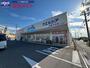 ドラックストア　ウエルシア松阪下村店（ドラッグストア）まで895m