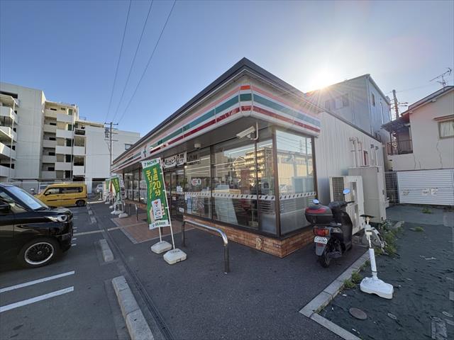 コンビニ　セブン－イレブン枚方渚西２丁目店（コンビニ）まで690m