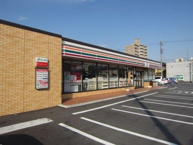 コンビニ　セブンイレブン（コンビニ）まで650m