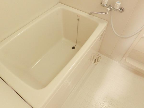 バス・シャワールーム　浴室乾燥機付きバス！