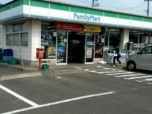 コンビニ　ファミリーマート若林荒井店（コンビニ）まで290m