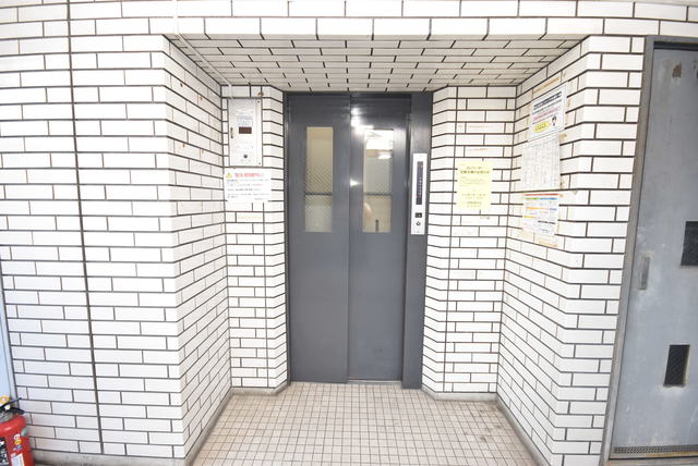 エントランス　エレベーター