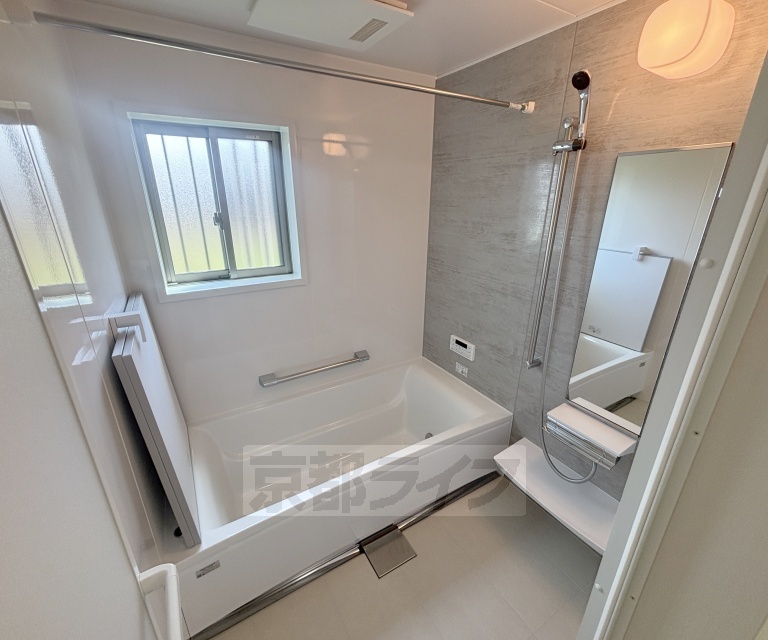 阪急京都線 西山天王山駅 徒歩11分 2階建 築1年の風呂写真
