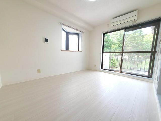 居室・リビング　別部屋参考写真です