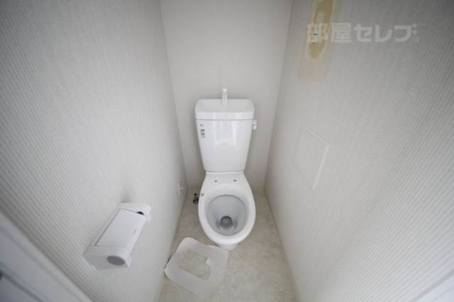 トイレ　反転の間取りの写真を使用しています