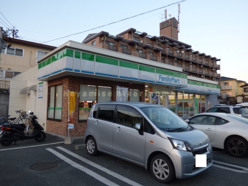 コンビニ　ファミリーマート 熊本黒髪6丁目店（コンビニ）まで761m
