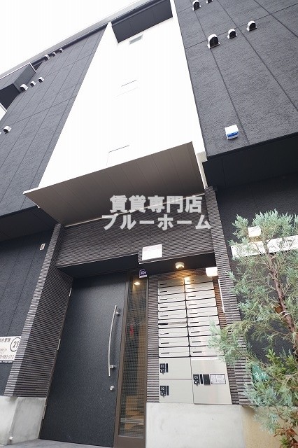 建物外観　鉄骨造4階建ての物件！
