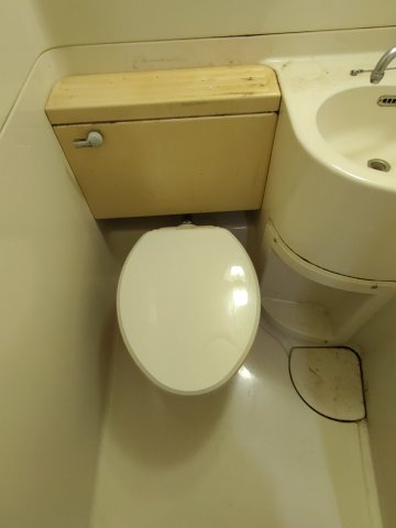 トイレ　落ち着いた色調のトイレです