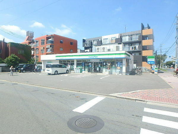 コンビニ　ファミリーマート 福岡井尻六ツ角店（コンビニ）まで141m