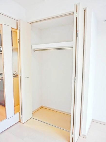 収納　★ハンガーラック付き、上部収納も有り★