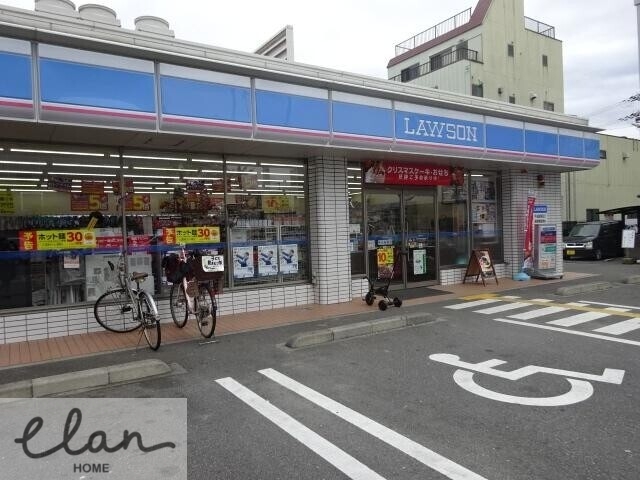 コンビニ　ローソン 諏訪三丁目店（コンビニ）まで812m