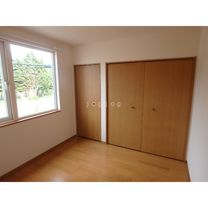 その他部屋・スペース　日当たりの良い明るいお部屋です。