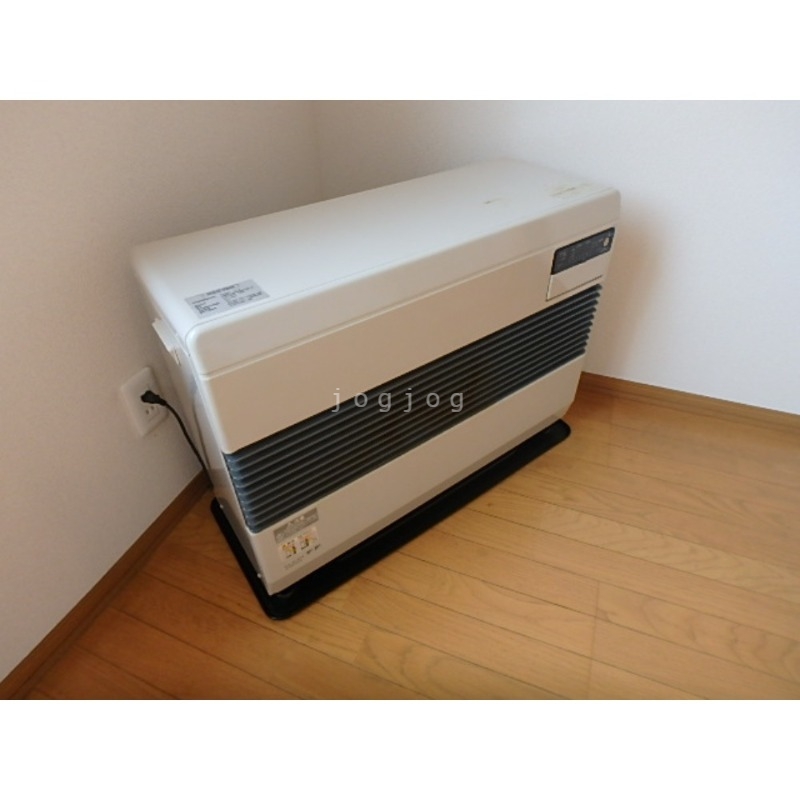 その他設備　冬はあったか石油ストーブです。