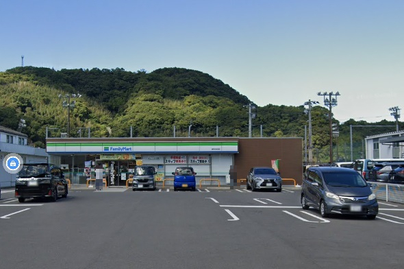 コンビニ　ファミリーマート 諫早多良見店（コンビニ）まで184m
