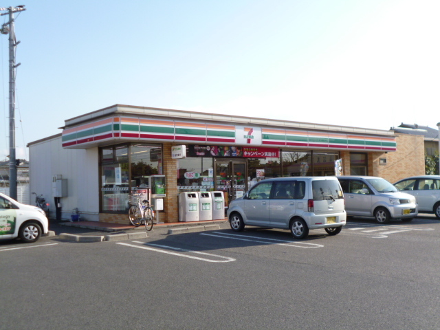 コンビニ　セブンイレブン（コンビニ）まで700m
