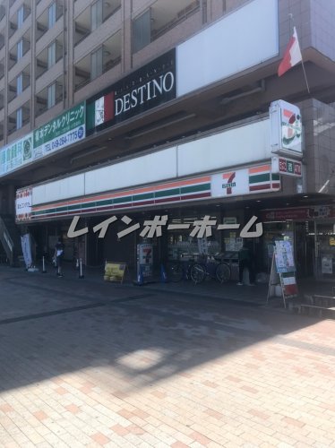コンビニ　セブン-イレブン ふじみ野駅東口店（コンビニ）まで975m