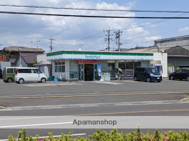 コンビニ　ファミリーマート（コンビニ）まで460m