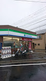 コンビニ　ファミリーマート 堀ノ内三丁目水道通り店（コンビニ）まで435m