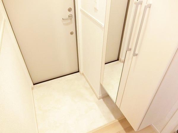 玄関　明るい玄関！
