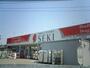 ドラックストア　ドラッグストアセキ上小町店（ドラッグストア）まで498m