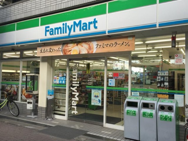 コンビニ　ファミリーマート東三国三丁目店（コンビニ）まで180m