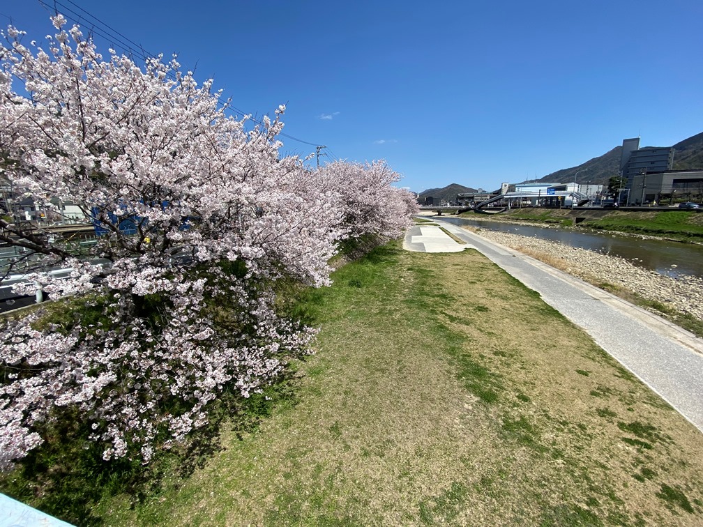 公園　JR安芸中野駅前河川敷（公園）まで800m
