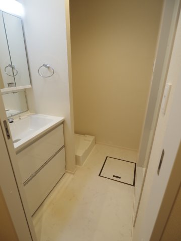 洗面設備　※同物件の別部屋参考写真です。