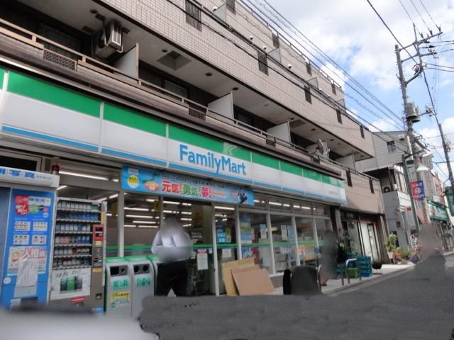 コンビニ　ファミリーマート上北沢四丁目店（コンビニ）まで100m