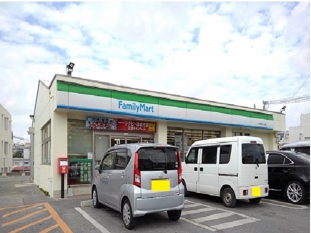 コンビニ　ファミマ沖縄胡屋6丁目店（コンビニ）まで500m