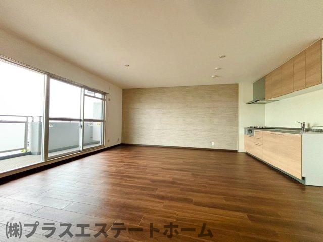 コーポサンルーツIIの居間写真
