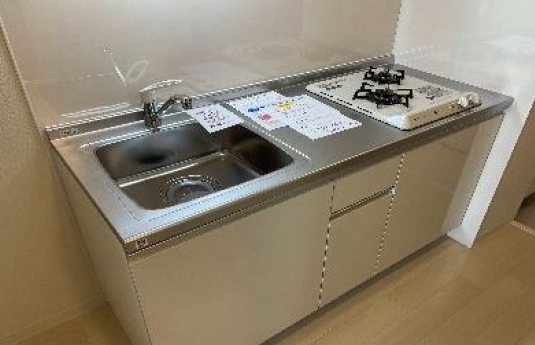 キッチン　反転タイプのお部屋となります(参考写真)。
