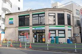 コンビニ　ファミリーマート 元麻布店（コンビニ）まで239m