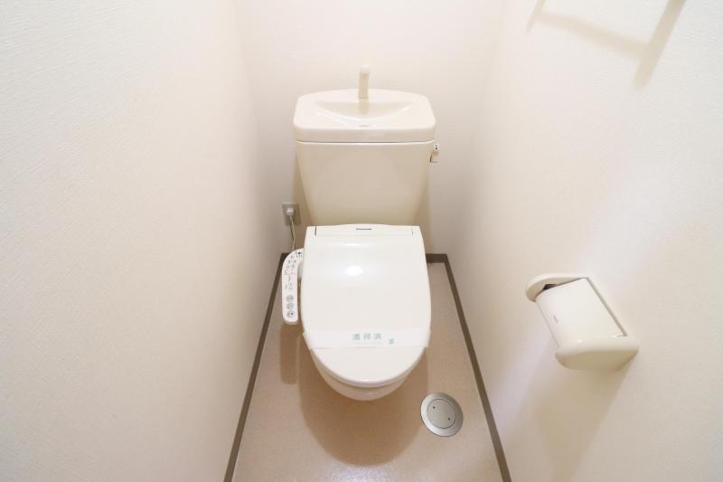 トイレ　温水洗浄暖房便座付のトイレ