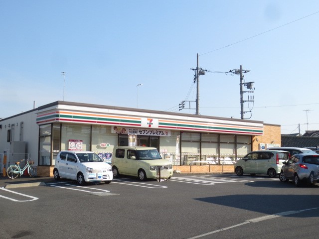 コンビニ　セブン-イレブン伊勢原板戸店（コンビニ）まで382m