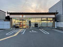 コンビニ　セブンイレブン京阪鳥羽街道駅前店（コンビニ）まで261m