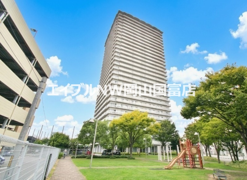 ファミールタワープラザ岡山の外観写真