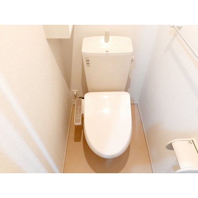 関市 2階建 築14年のトイレ写真