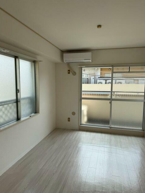 京王相模原線 稲城駅 徒歩5分 4階建 築40年の居間写真