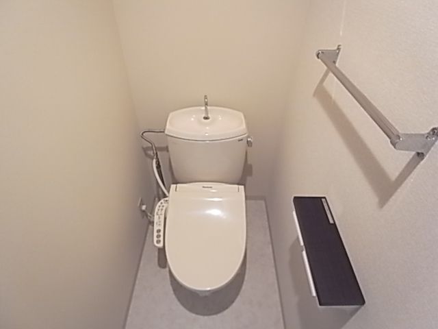 ＪＲ東海道本線 甲子園口駅 徒歩5分 2階建 築31年のトイレ写真