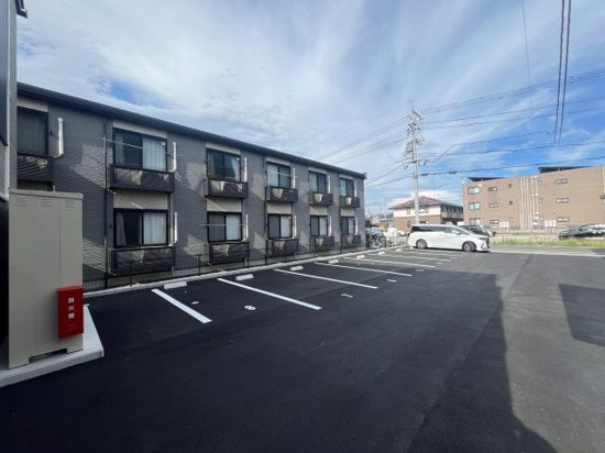 駐車場　※写真は別号室のものです。  写真や間取図が現状と違う場合は