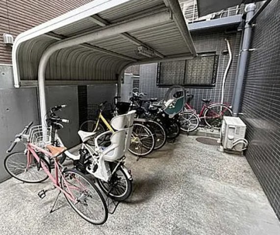 東急東横線 都立大学駅 徒歩7分 6階建 築37年の外観写真