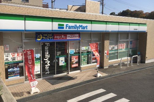 コンビニ　ファミリーマート 千種猫洞通店（コンビニ）まで361m